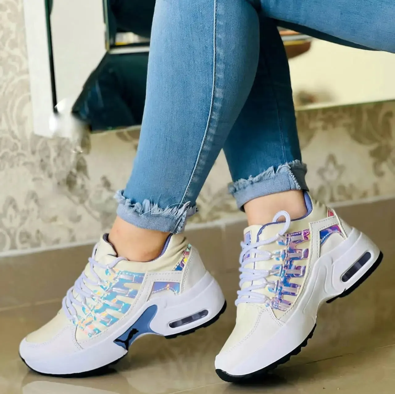 Puma Araa Sneakers