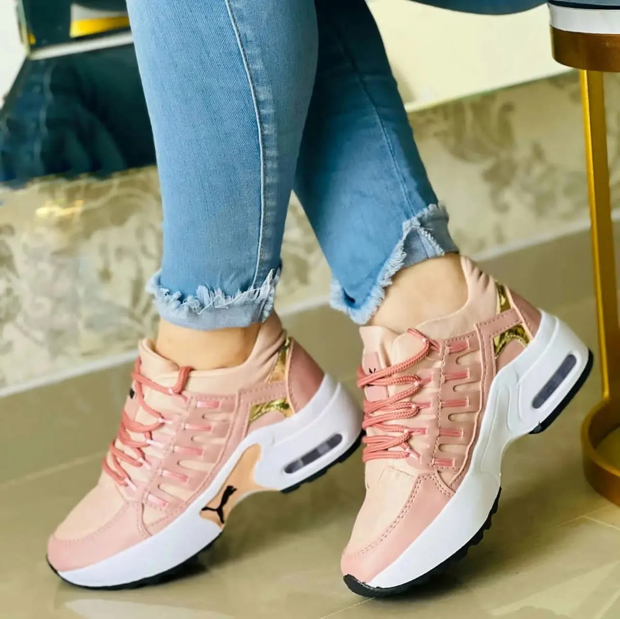 Puma Araa Sneakers