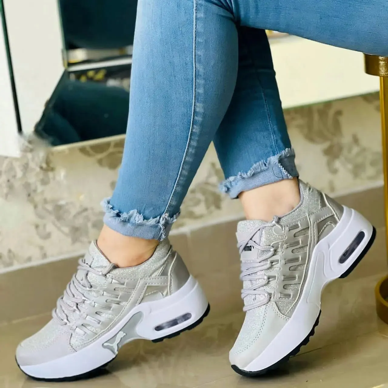 Puma Araa Sneakers